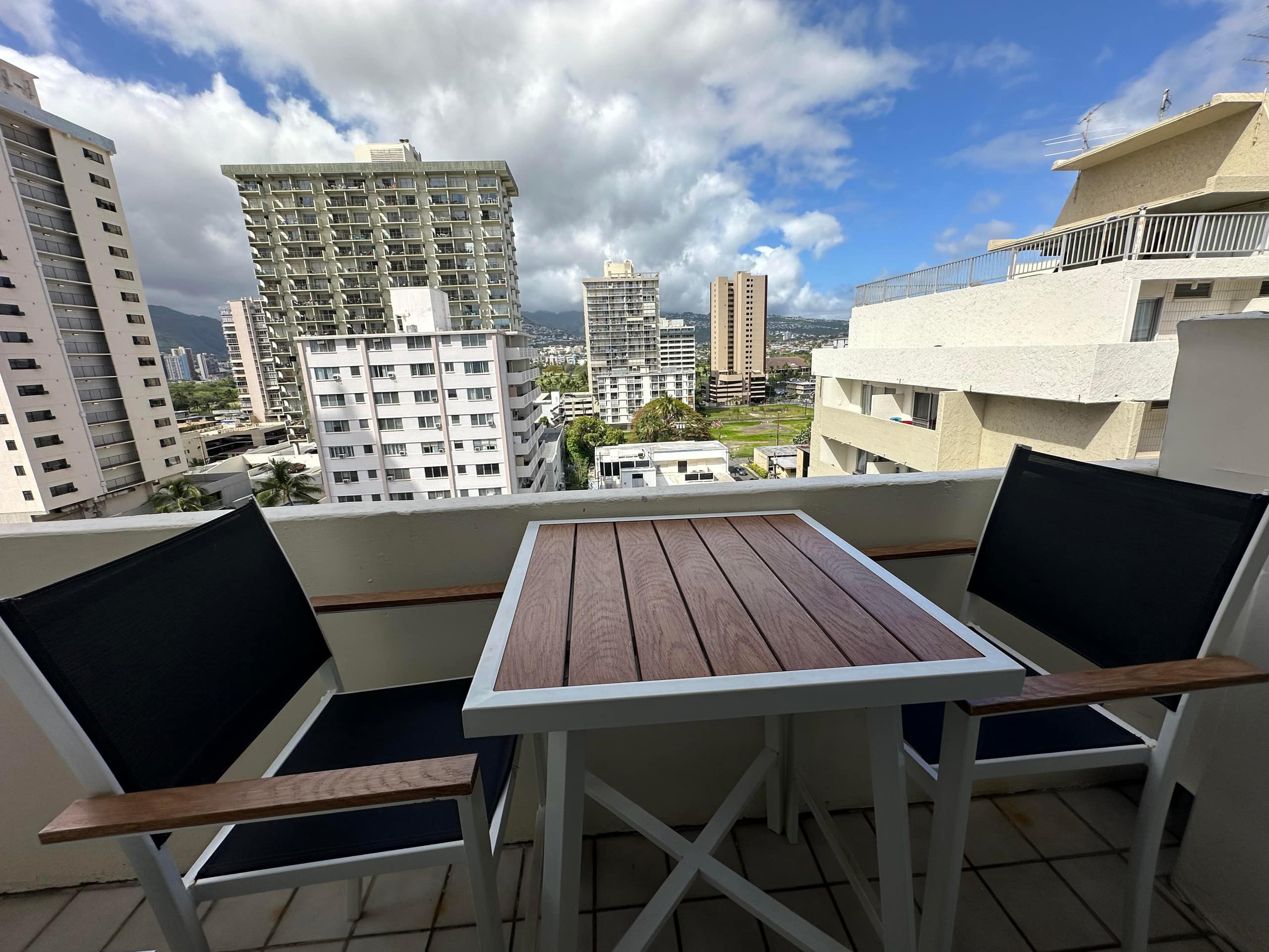 Condo in Honolulu · ★4.66 · Studio · 1 bed · 1 shared bath - Image 5