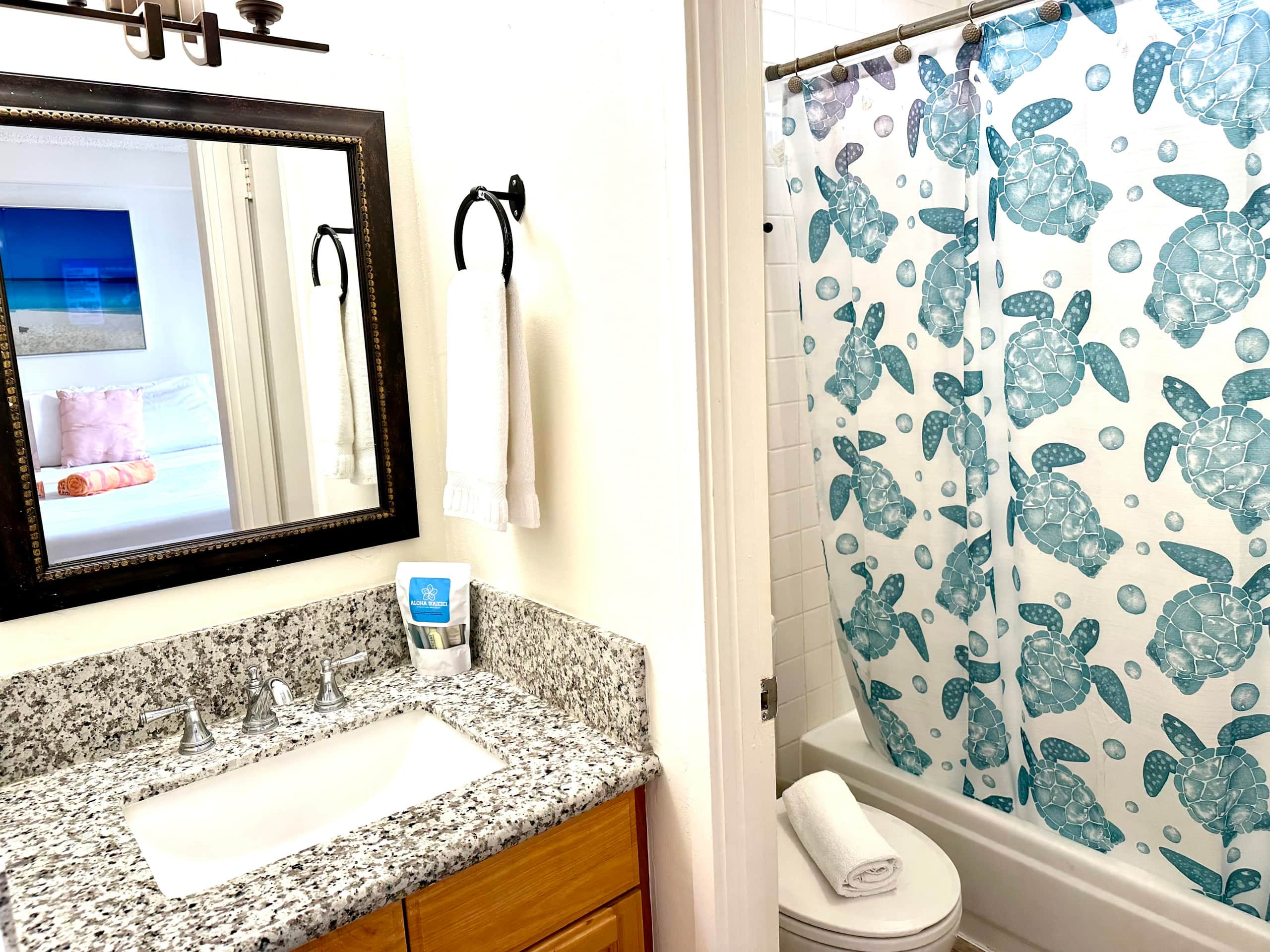 Condo in Honolulu · ★4.66 · Studio · 1 bed · 1 shared bath - Image 12