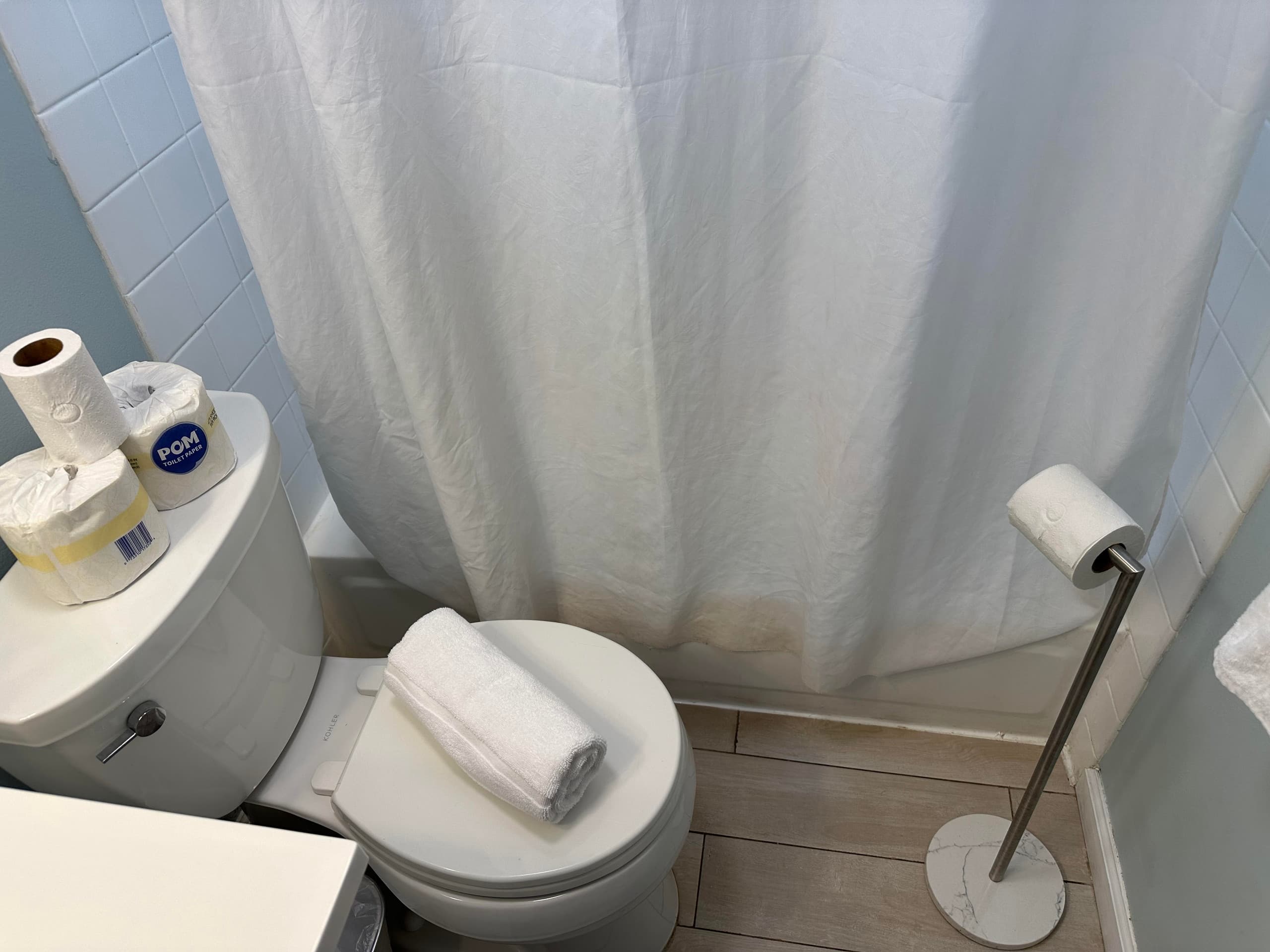 Condo in Honolulu · ★4.66 · Studio · 1 bed · 1 shared bath - Image 13