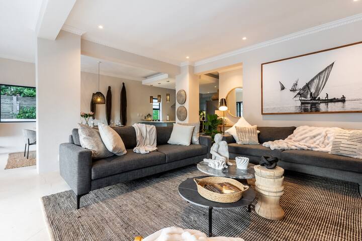 Boutique Coastal Retreat gallery image 3