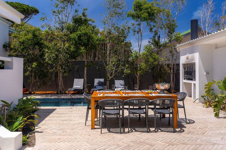 Boutique Coastal Retreat gallery image 2