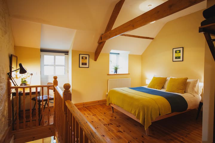 Chata 3 ,  Cow Shed Chalupy umiestnené na vidieku na vidieku tri míle od pláže Aberporth