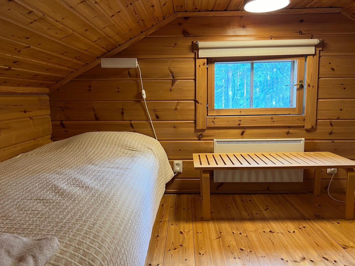 Spálňa 3 je podkrovie. Podkrovie má jednolôžko (na fotke), ako aj manželskú posteľ.