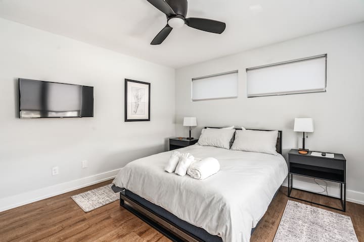 Unit A, queen bedroom #1