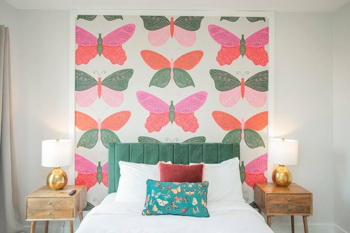 Famous MEGA HOUSE! *Sleeps 20* Big Patio/Backyard gallery image 5