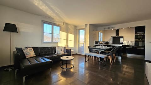 Successful Airbnb property: Disneyland Paris 6 min/Paris 35 min by Train in Bussy Saint Georges