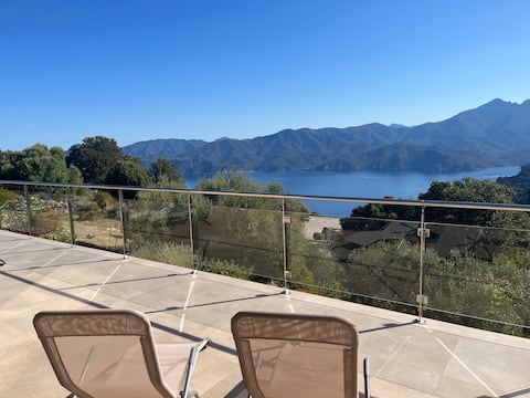 Spacious villa with stunning views of the village and sea