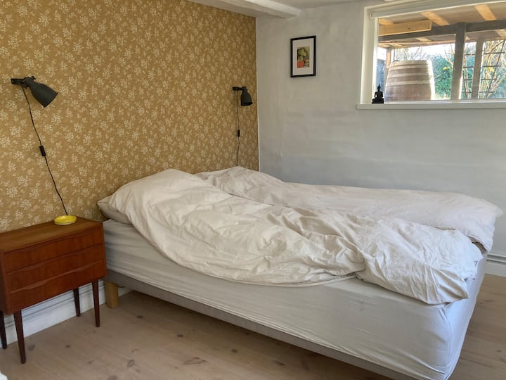 חדר שינה 1, מיטה ברוחב 140 ס"מ