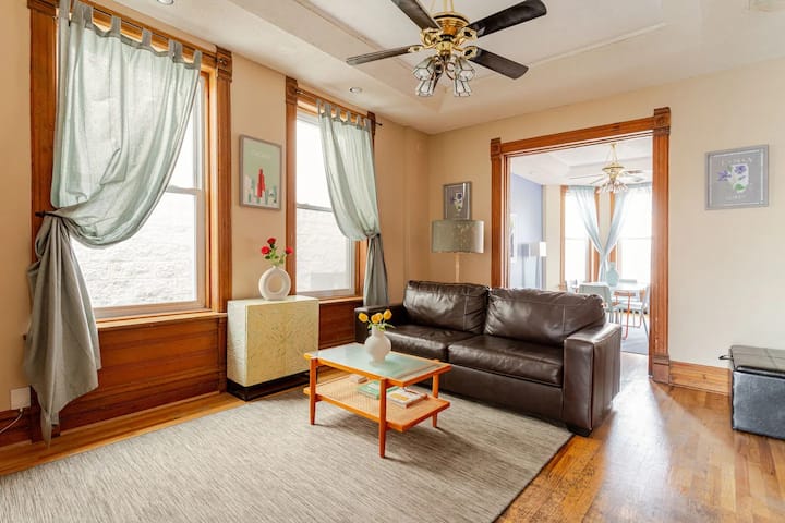 Chi-town Comfort | 1pbr | Bucktown | Wicker Pk - Chicago, IL