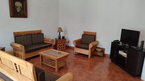 Top Airbnb: Casa Las Palmas with heated pool for 8 people in Cuernavaca