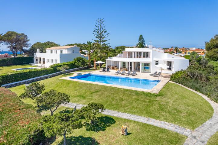 Villa Rocamar superbly positioned on the cliffside gallery image 5