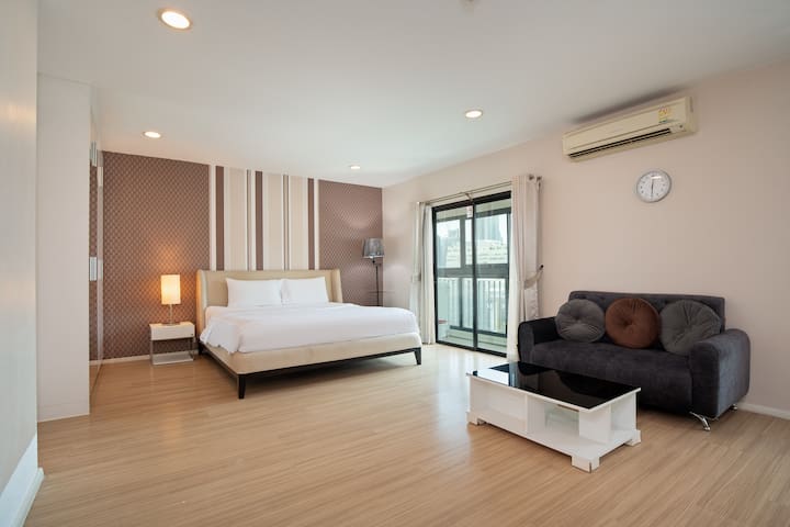 Breezy 3BR @Heart of BKK/5mins walk to BTS/6-10pax gallery image 2