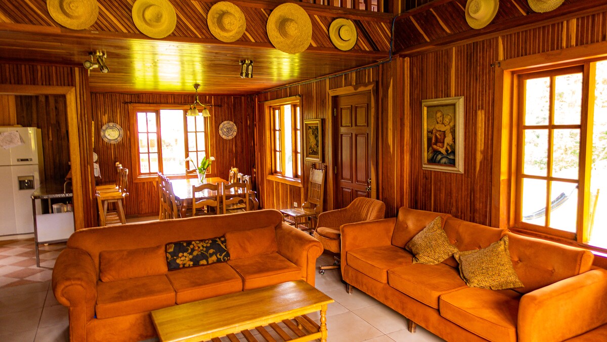 Big Cabin in Cerro Punta | 6BR, Fireplace, Hiking - Cabins for Rent in Guadalupe , Chiriqui, Panama - Image 1