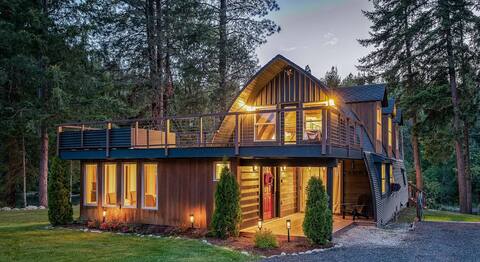 New Luxury Cabin ON the River! Complete Renovation