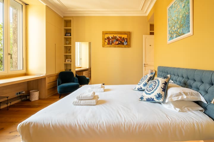 L’Élégant – Luxurious 160m2 & Public Garden view gallery image 3