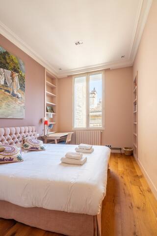 L’Élégant – Luxurious 160m2 & Public Garden view gallery image 5