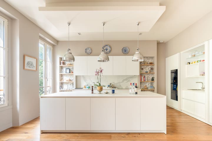 L’Élégant – Luxurious 160m2 & Public Garden view gallery image 2