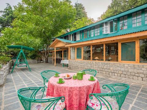 Teddy's Lodge - A Luxury cottage in Dalhousie.