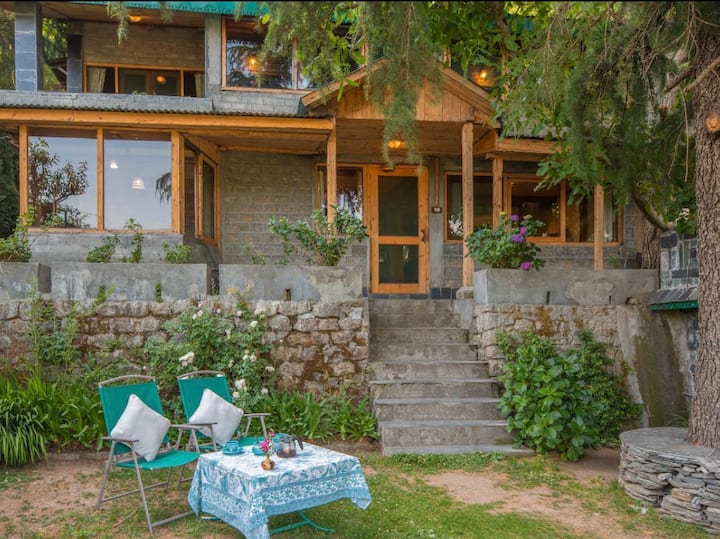 Teddy's Lodge- Luxury 2br Mountain Retreat. - Dalhousie