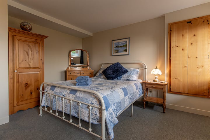 Spálňa #2 s manželskou posteľou a výhľadom