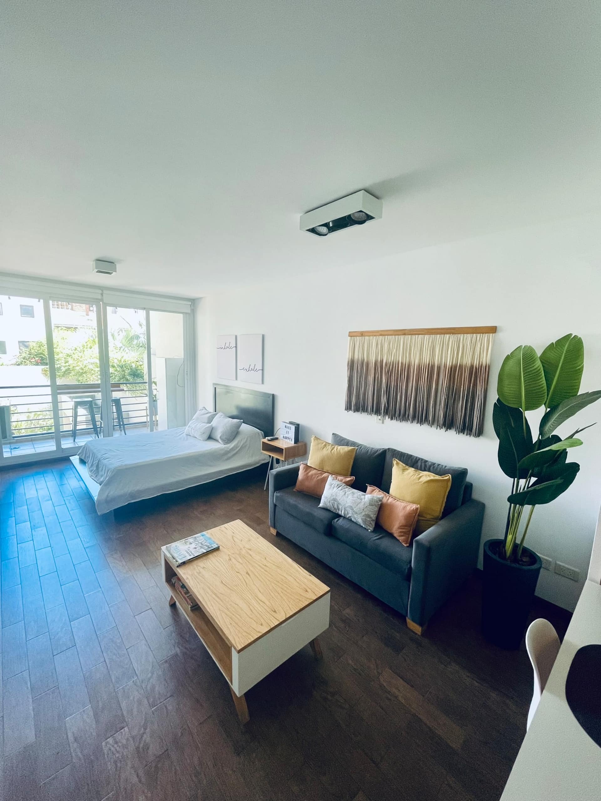 A bright apartment with a garage in Núñez