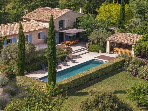 Beautiful Provençal farmhouse, between Gordes and Roussillon