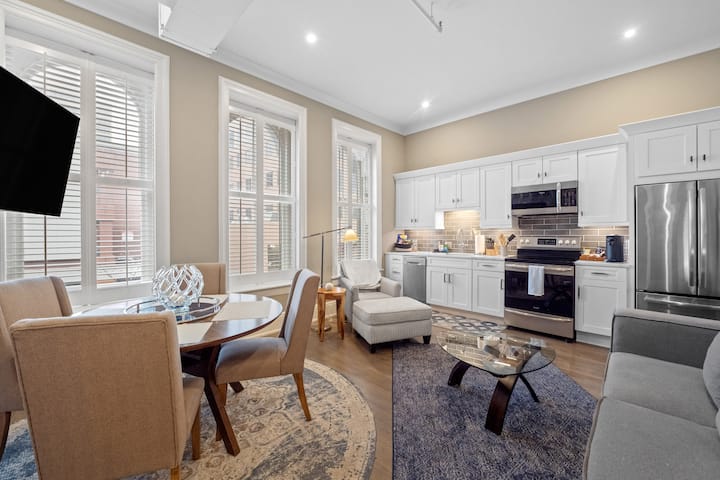 Designer’s own Luxury Penthouse-Armory Square - Serviced apartments for ...