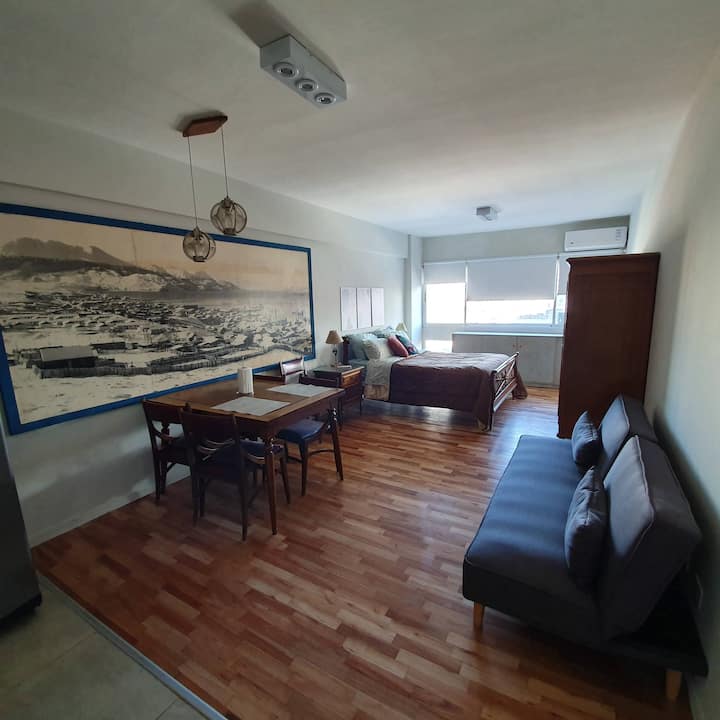 Estudio amoblado en San Nicolás frente a calle