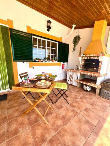 Lisbon dist. Villa piscine, 10 personnes gallery image 2