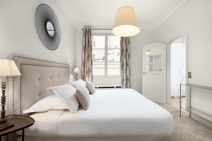 Chumba cha kulala chenye mwonekano wa nne moja