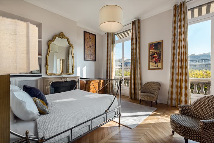 Chumba cha kulala cha pili kinaangalia moja