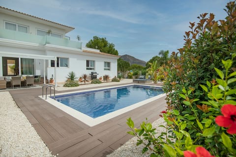 Luxury 5 bed villa near Alicante, Spain