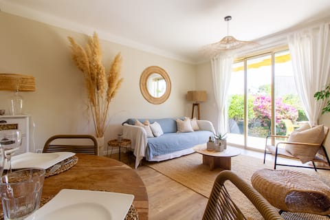 Successful Airbnb property: Cosy flat w/ private garden · 1min walk from beach in Cannes