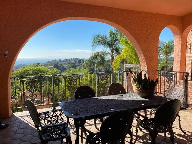 Manifest Retreat Home: Luxe Space for Wellness gallery image 5