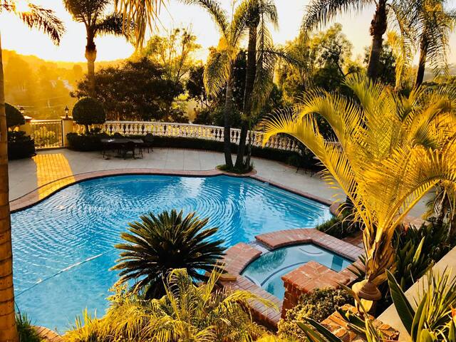 Manifest Retreat Home: Luxe Space for Wellness gallery image 2