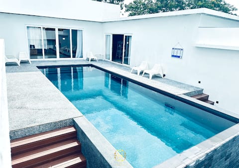 The Luxurious 245, A Famosa Melaka