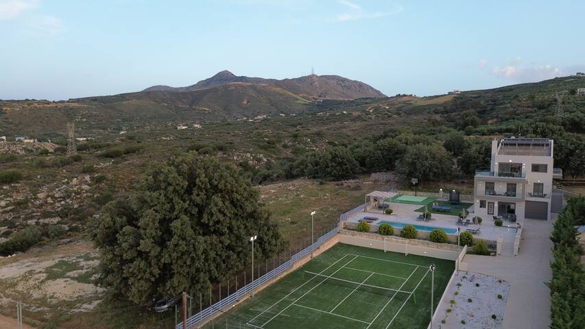 Villa with private pool and sport facilities ! gallery image 2