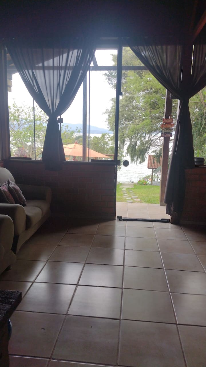 Large room overlooking the lagoon.