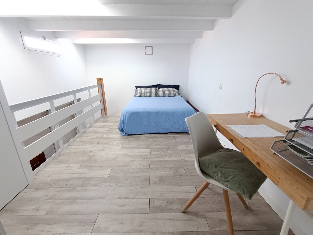 Chambre avec salle de bain privée dans le grenier