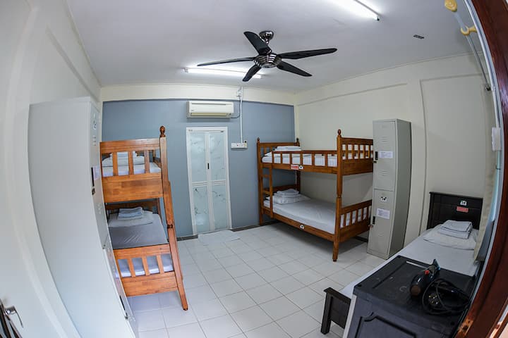Air-conditioned Dormitory On Tioman - 4 Persons - Mersing