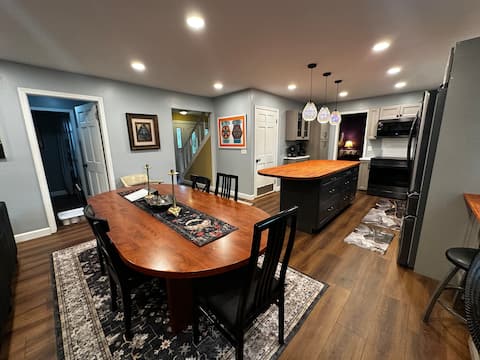 * Ski Mt. Brighton! *Rock n Roll* House ~ Hot Tub!