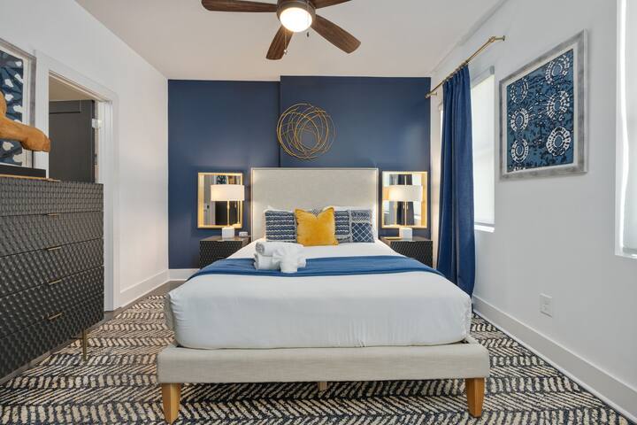 Modern Luxury | Dual Rooftops | Downtown Views gallery image 5