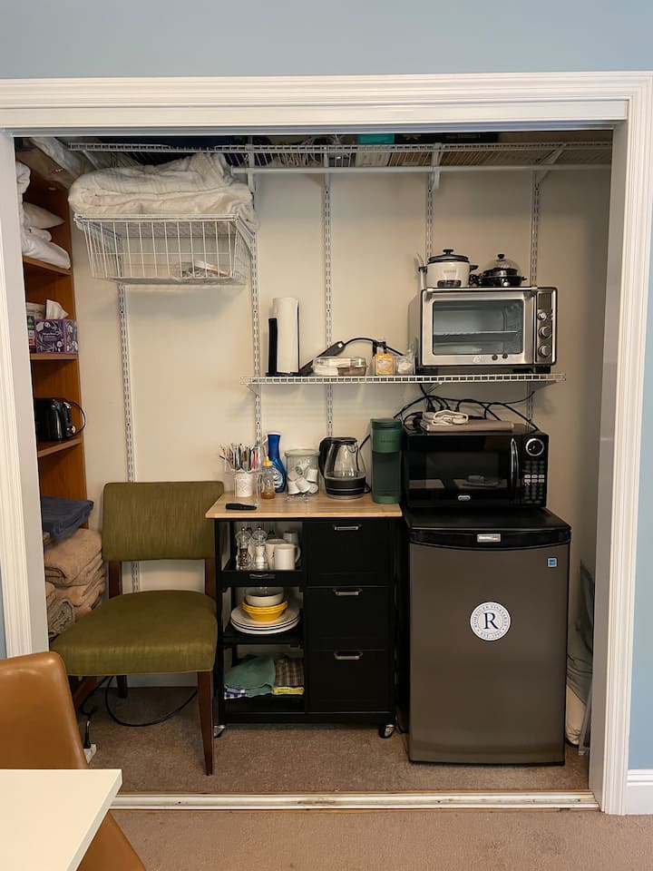 Garden Getaway | With Large Dog-friendly Backyard - Oakland, CA