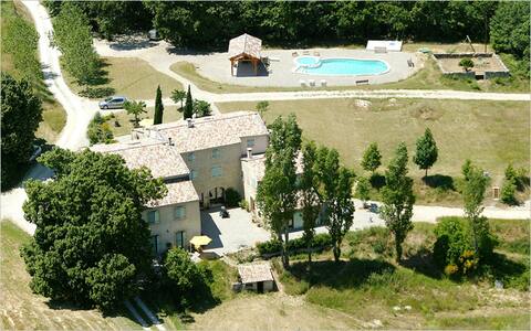Mazet in the countryside with a pool