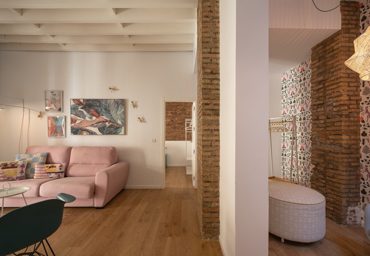 Top performing Airbnb: MALIBU -2 bedrooms 2 bathrooms Downtown Cathedral [TheGallery] in Granada