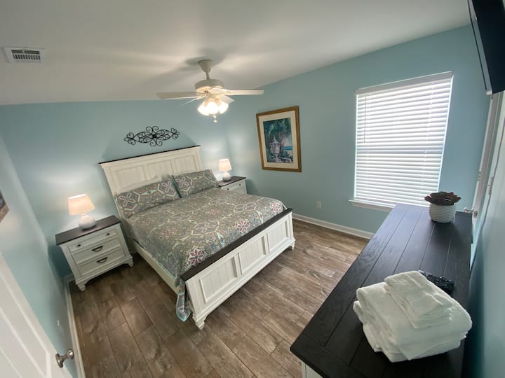 Брачна соба (средна соба на 2 кат)