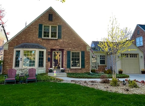 Beautiful 3+ Bedroom Home Close to Milwaukee