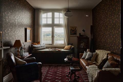 The Bowmont ~ Gorgeous Riverside Apartment