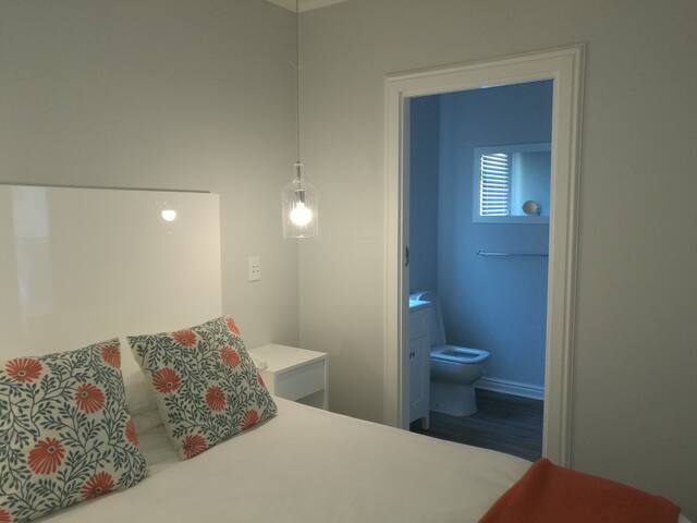 2 Bedroom Cottage Large – Sleeps 4 – C65 gallery image 5