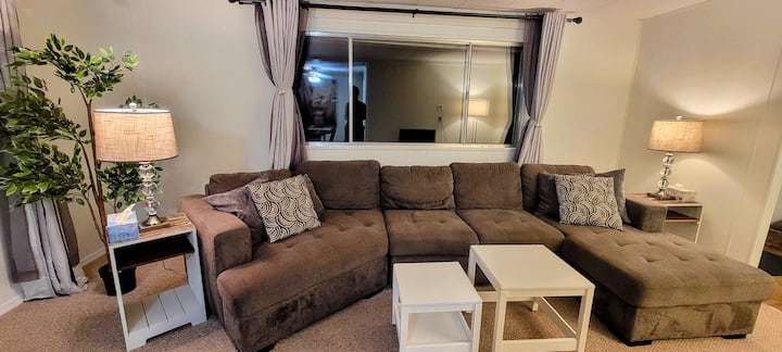 *Popular* King Bed | Firepit | Rural Retreat - Parksville